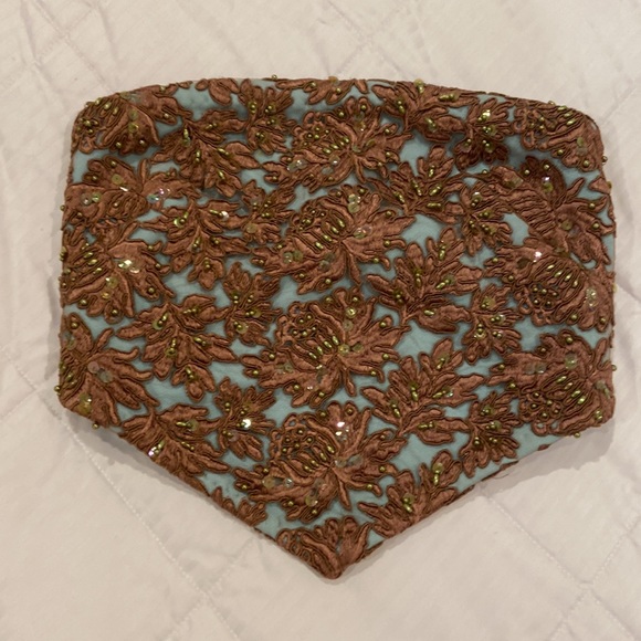 Tori Spelling’s Eduardo Lucero Y2K skirt and top glam formal outfit - Picture 9 of 13